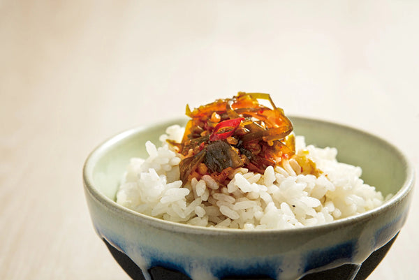 ご飯がすすむ!茎わかめとこんぶのピリ辛ラー油漬け 120g【マルイチ西條水産】